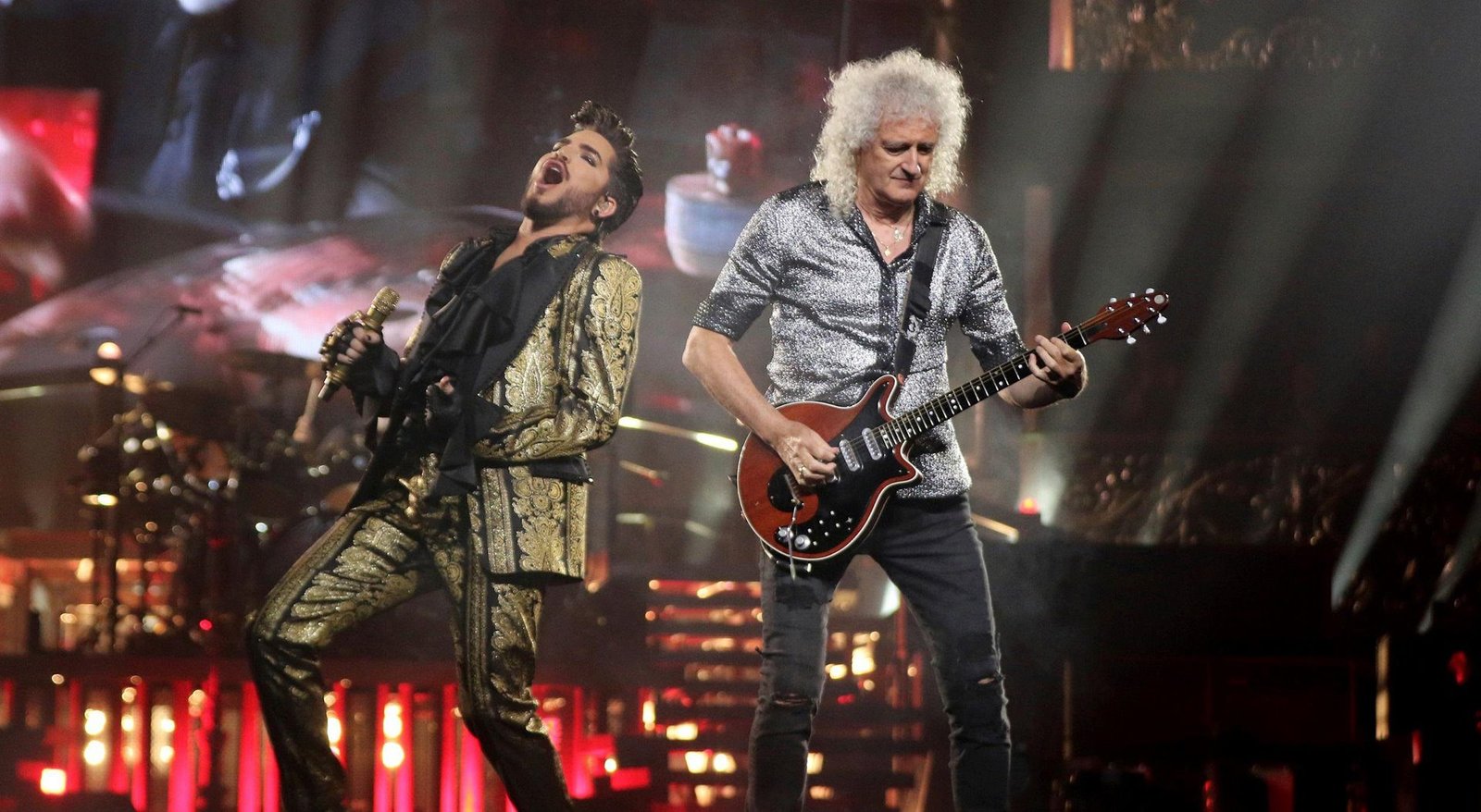 Queen y Adam Lambert durante un concierto.