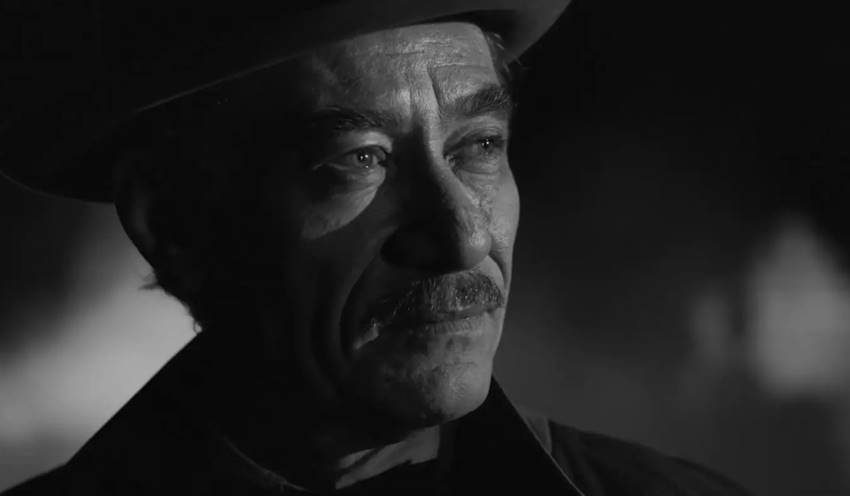 Chico Díaz como Ricardo Reis en 'O Ano da Morte de Ricardo Reis'.