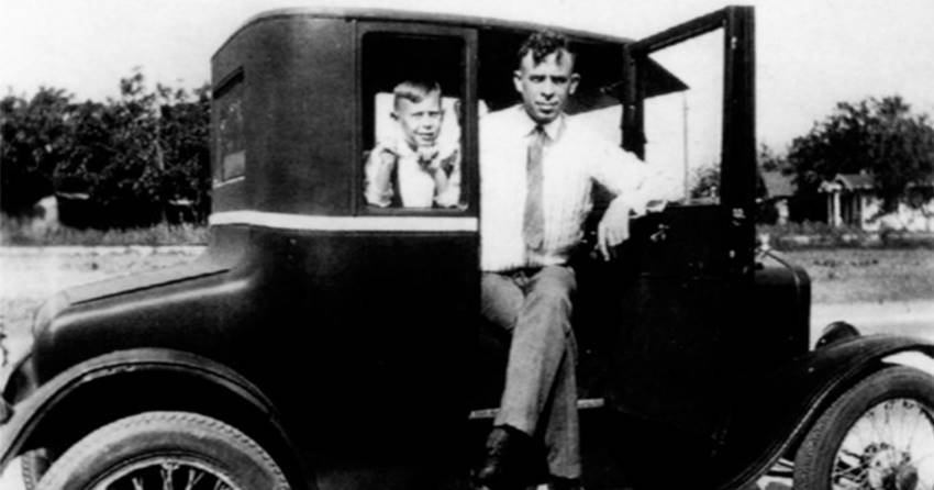 Charles Bukowski y su padre.