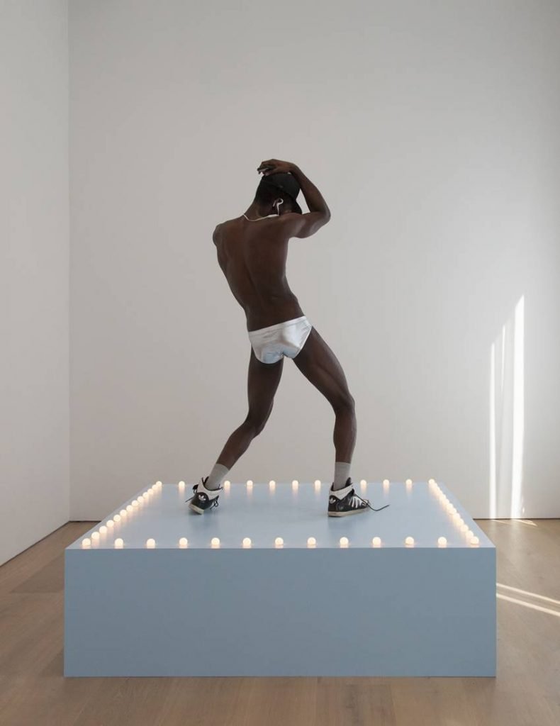 Untitled (Go-Go Dancing Platform) 1991. ©Félix González-Torres. Por cortesía de Félix González-Torres Foundation.
