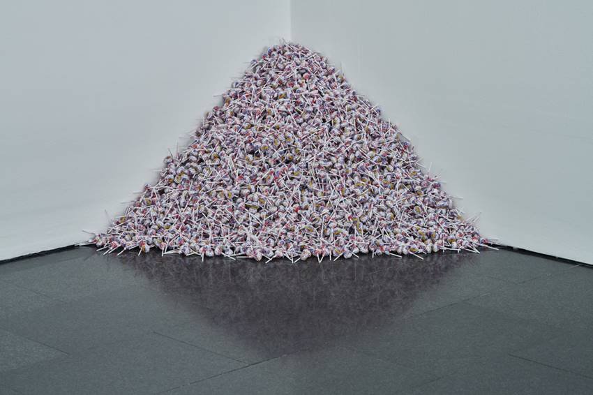 Obra de la exposición Félix González-Torres. Política de la relación en el MACBA. Foto: Miquel Coll.