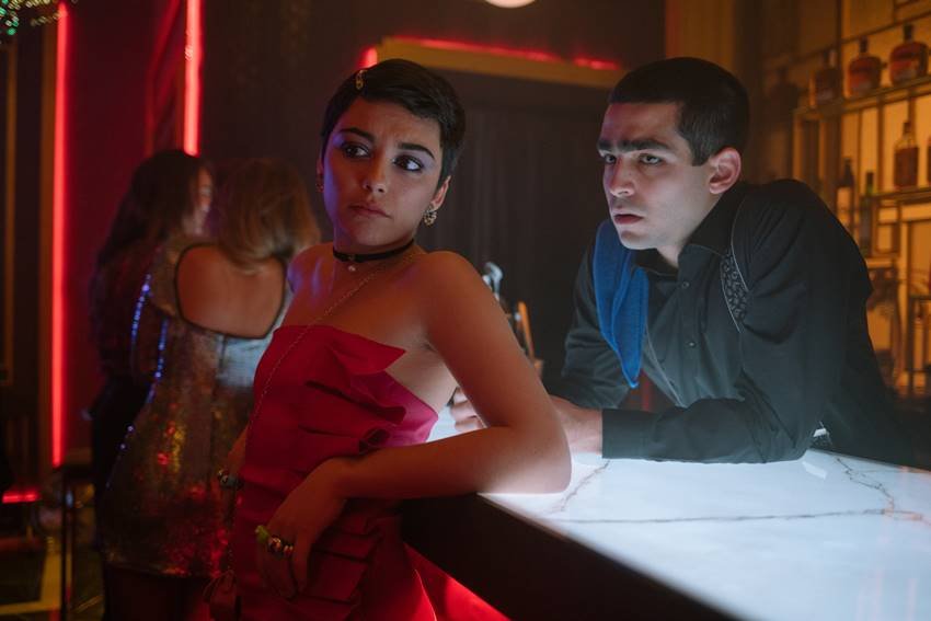 Carla Díaz como Ariadna y Omar Ayuso como Omar. Cr. NIETE/NETFLIX ©2020.