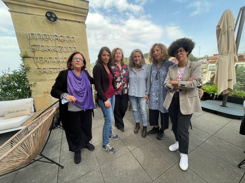 Representantes de las asociaciones que conforman el Grupo de Trabajo Interterritorial de Igualdad en el Audiovisual 50/50 en 2025 (GTI) hoy en San Sebastián.