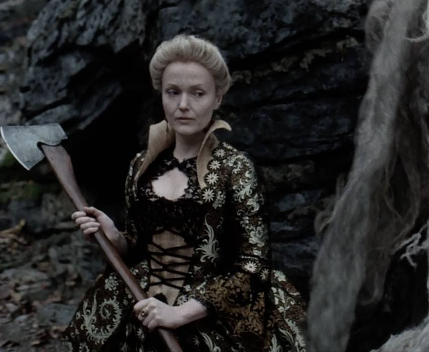 Miranda Richardson como Lady Van Tassel.