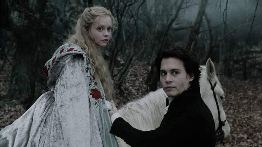 Katrina e Ichabod (Christina Ricci y Johnny Depp).