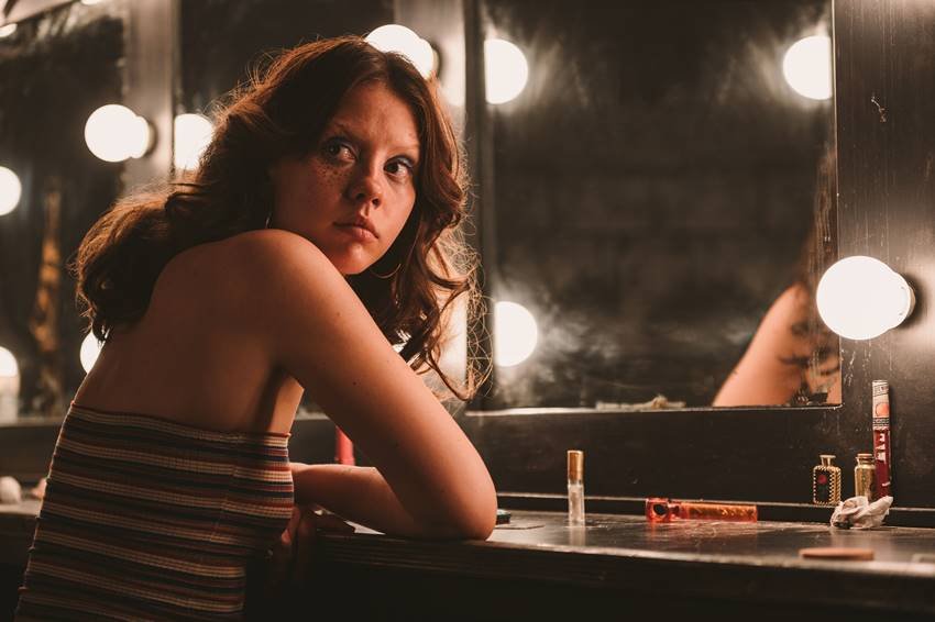 Mia Goth en X.