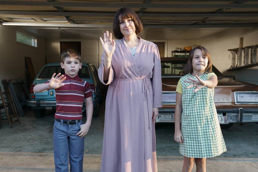Melanie Lynskey es Betty Gore en Candy.