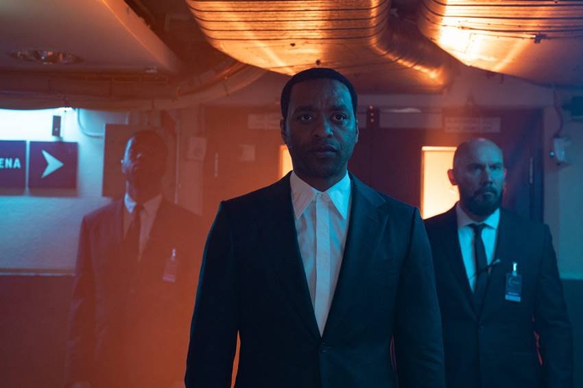 Chiwetel Ejiofor en El hombre que cayó a la Tierra.