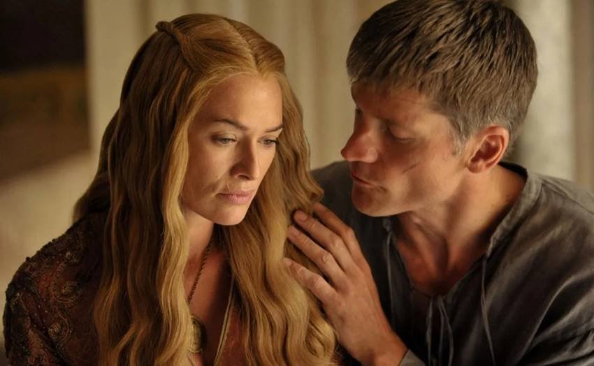 Cersei Lannister y su hermano Jamie Lannister.
