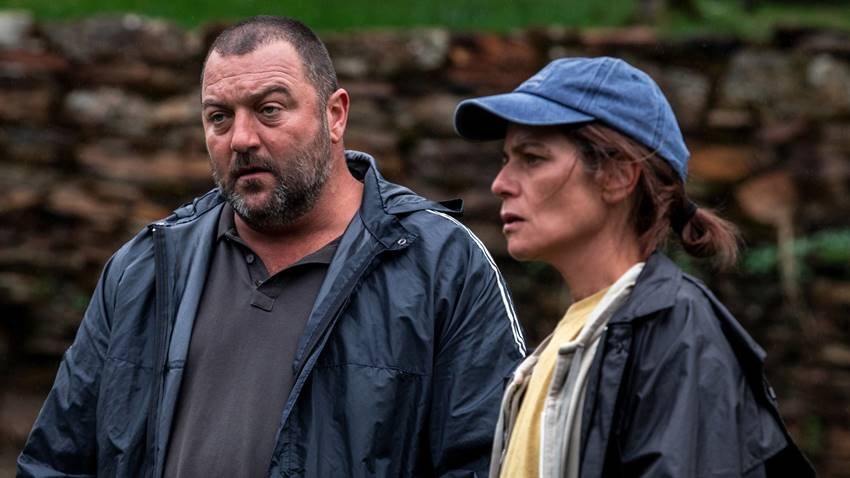 Antoine (Denis Ménochet) y Olga (Marina Foïs), en As Bestas.