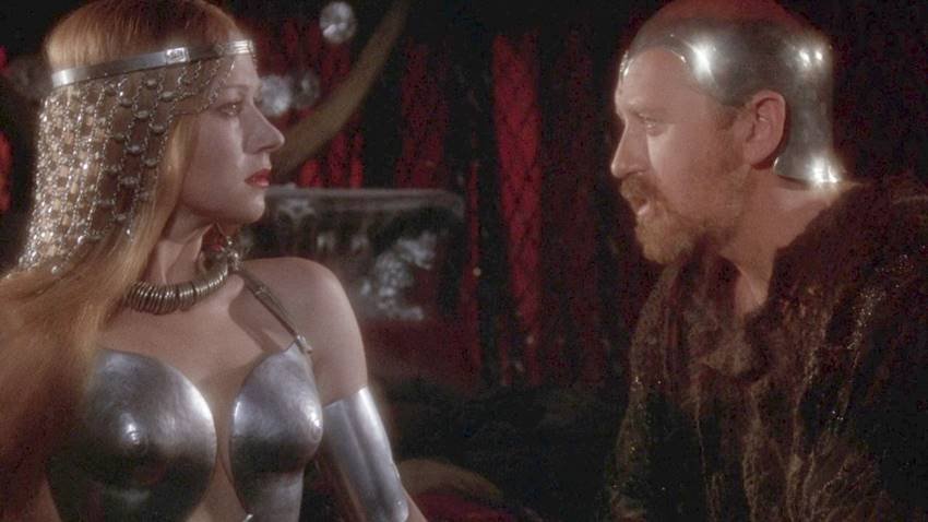 Morgana le Frey frente a Merlín en Excalibur.