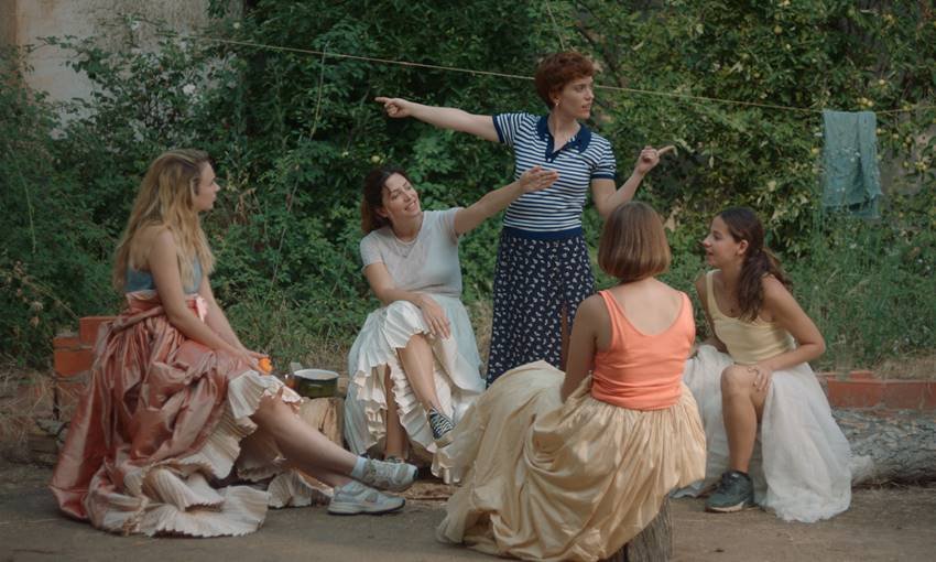 Las chicas están bien. Los ilusos films.