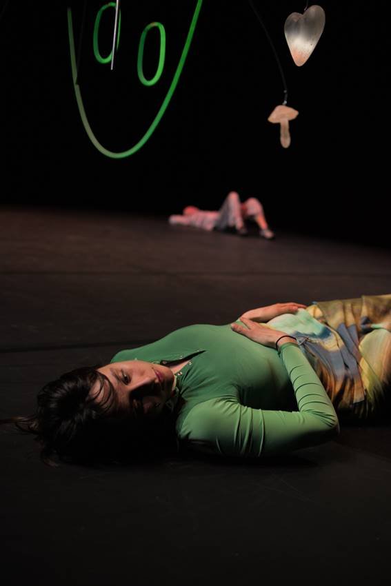 Anna Franziska Jäger y Nathan Ooms en Ambient Theatre Fury. Festival Sâlmon 2024.