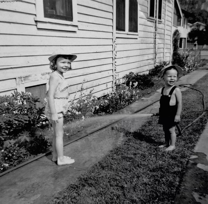 Diane Keaton junto a su hermano, Randy Hall.