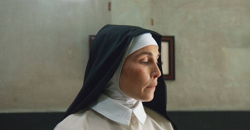 Mother. (c) Entre Chien et Loup.