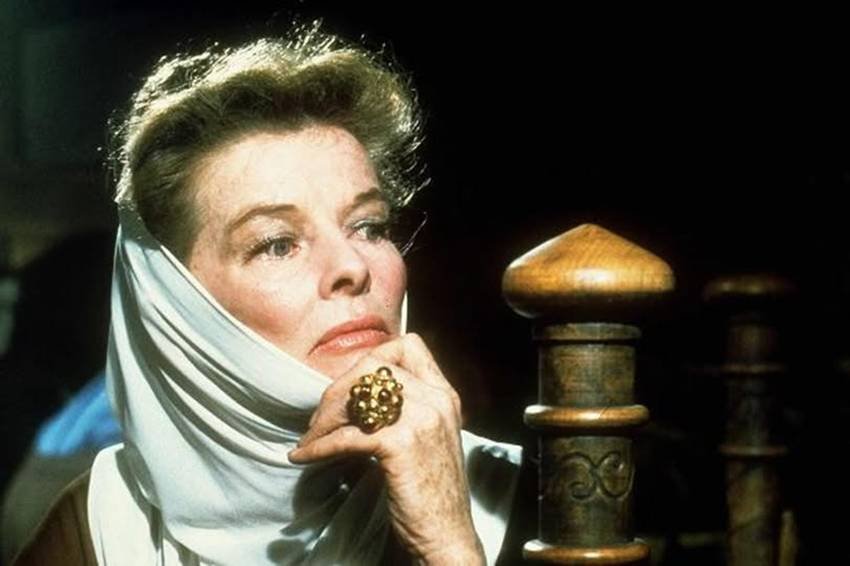 Katharine Hepburn es Leonor de Aquitania.