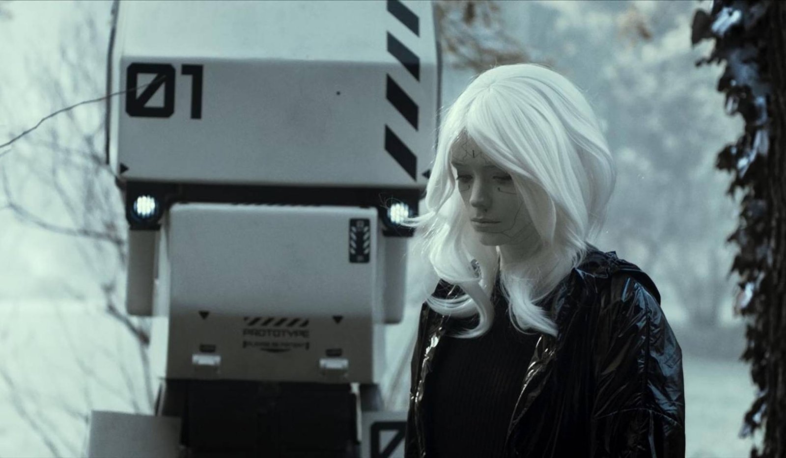 nteligencia artificial en la película Archive (2020)