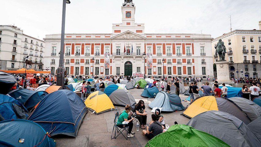 Acampada en Puerta del Sol. Crisis de la vivienda. Imagen: RTVE