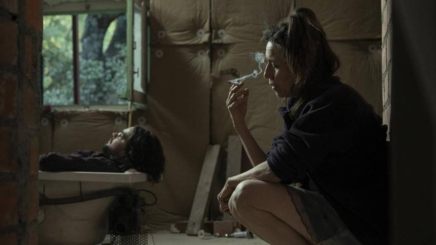 Lola Dueñas es Teresa en La bola negra.